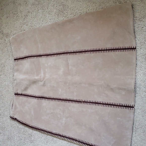 Hot sauce faux suade skirt size medium but tag is too worn to read - Picture 1 of 3